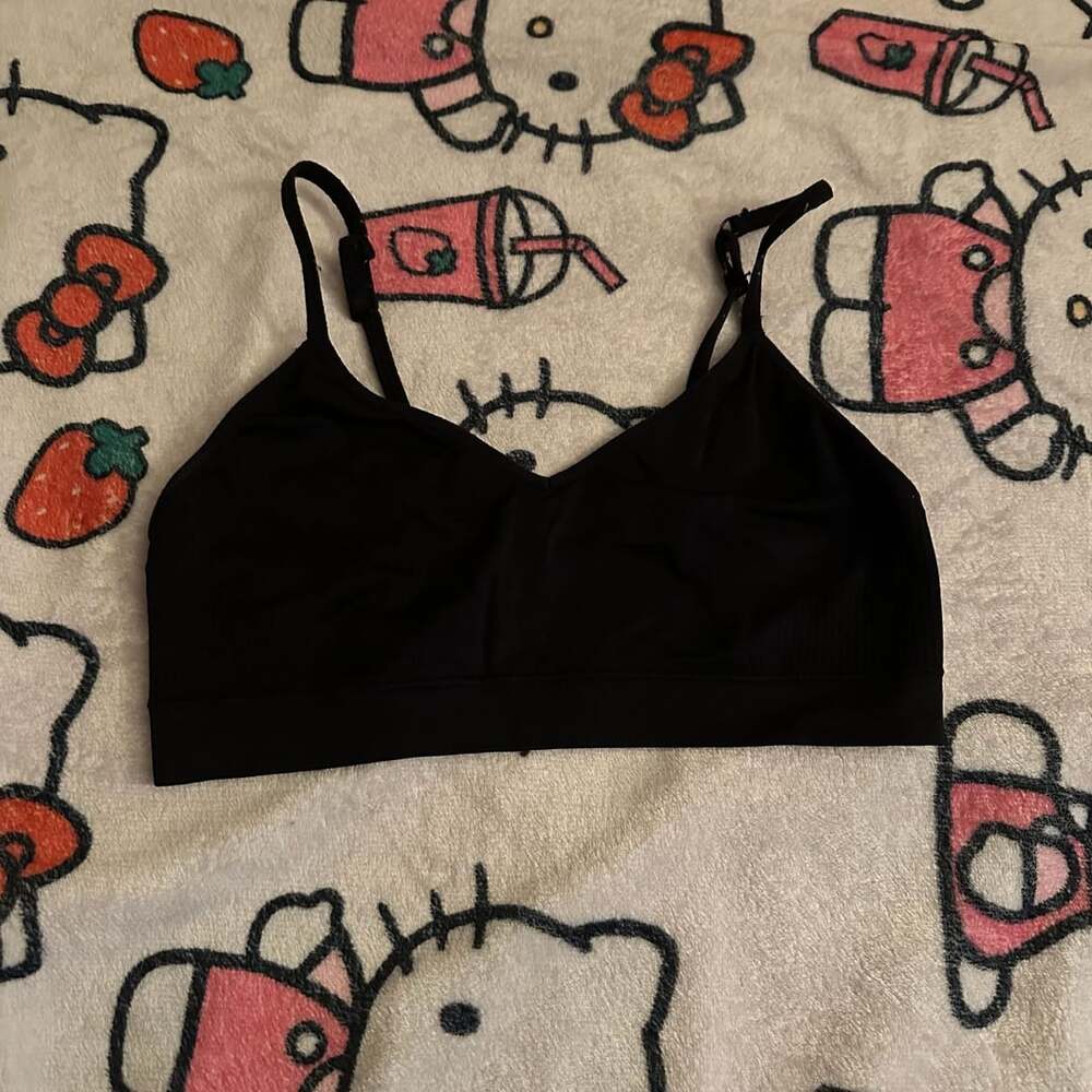 Black Seamless V-Neck Bralette with Adjustable Straps